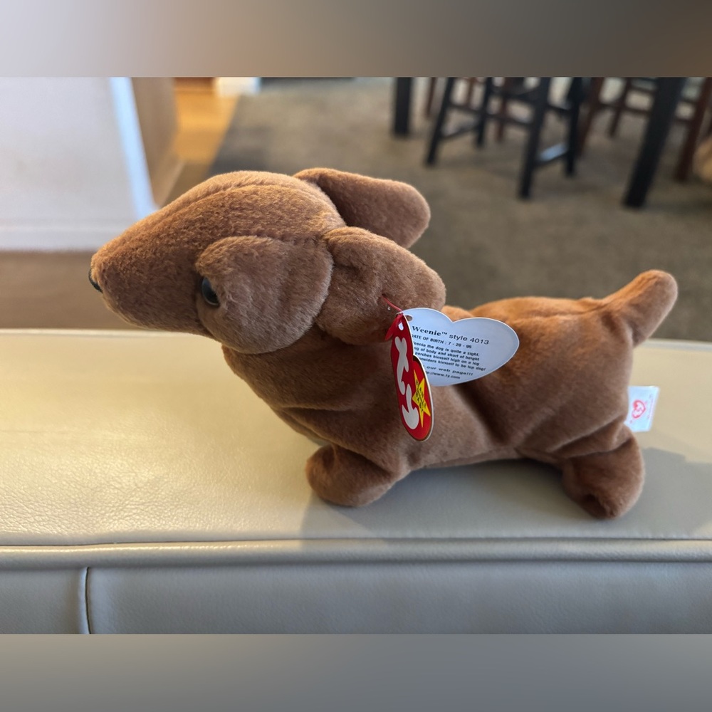 Extra Rare - Beanie babies - retired - never used!! Weenie the dog